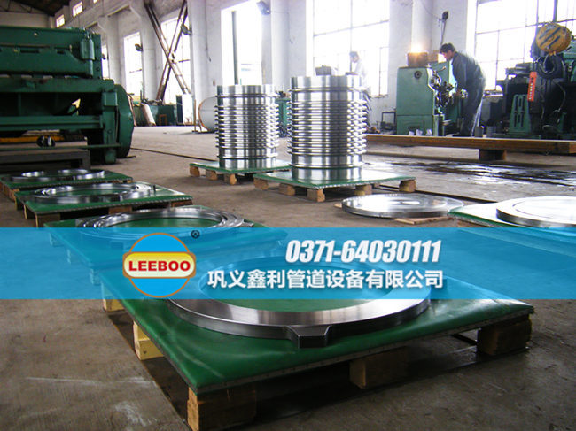 鑫利<a href=http://www.uuu78.cn target=_blank class=infotextkey>補(bǔ)償器</a>組裝車間